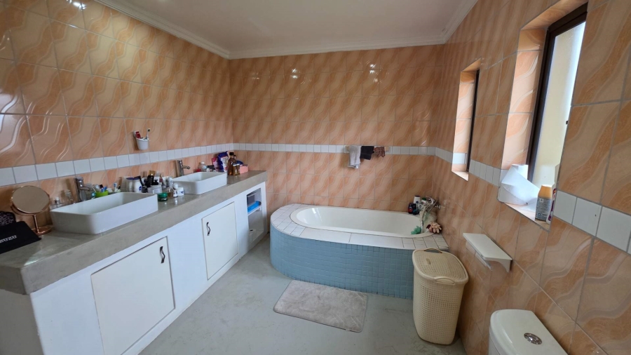 4 Bedroom Property for Sale in Broederstroom North West